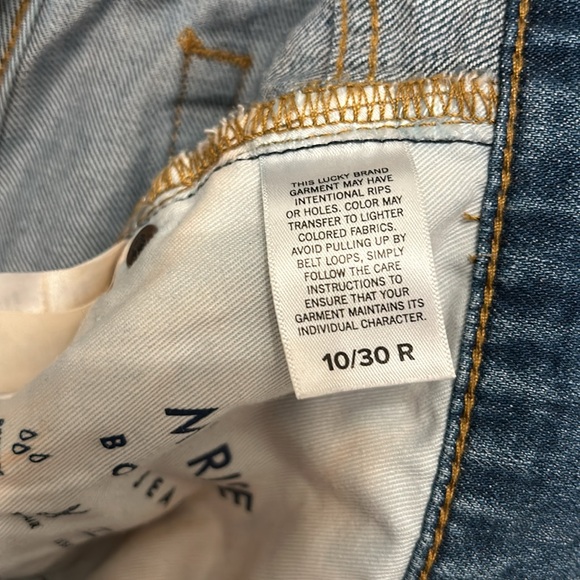 Lucky Brand women’s mid rise boy jeans, size 10/30R - Picture 4 of 5